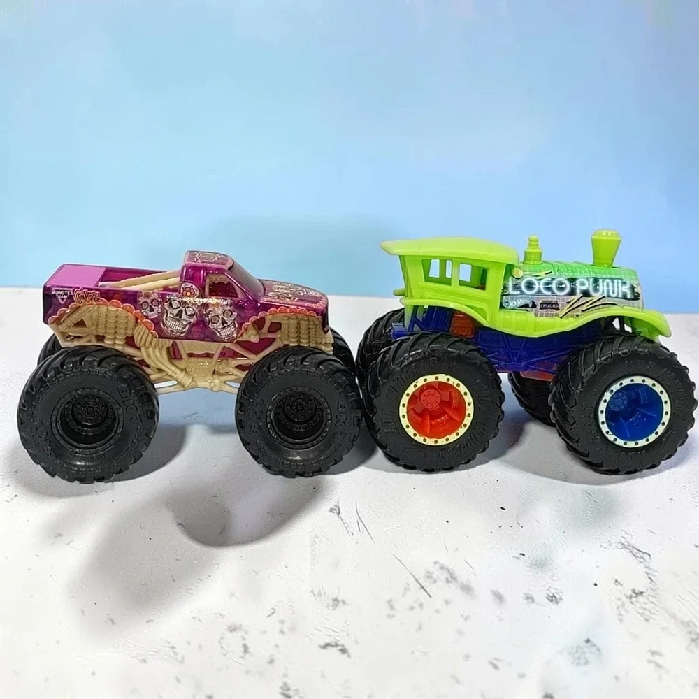 Hot Wheels Spin Master Monster Trucks Loco Punk Calavera 1:64 Lot Train Skull